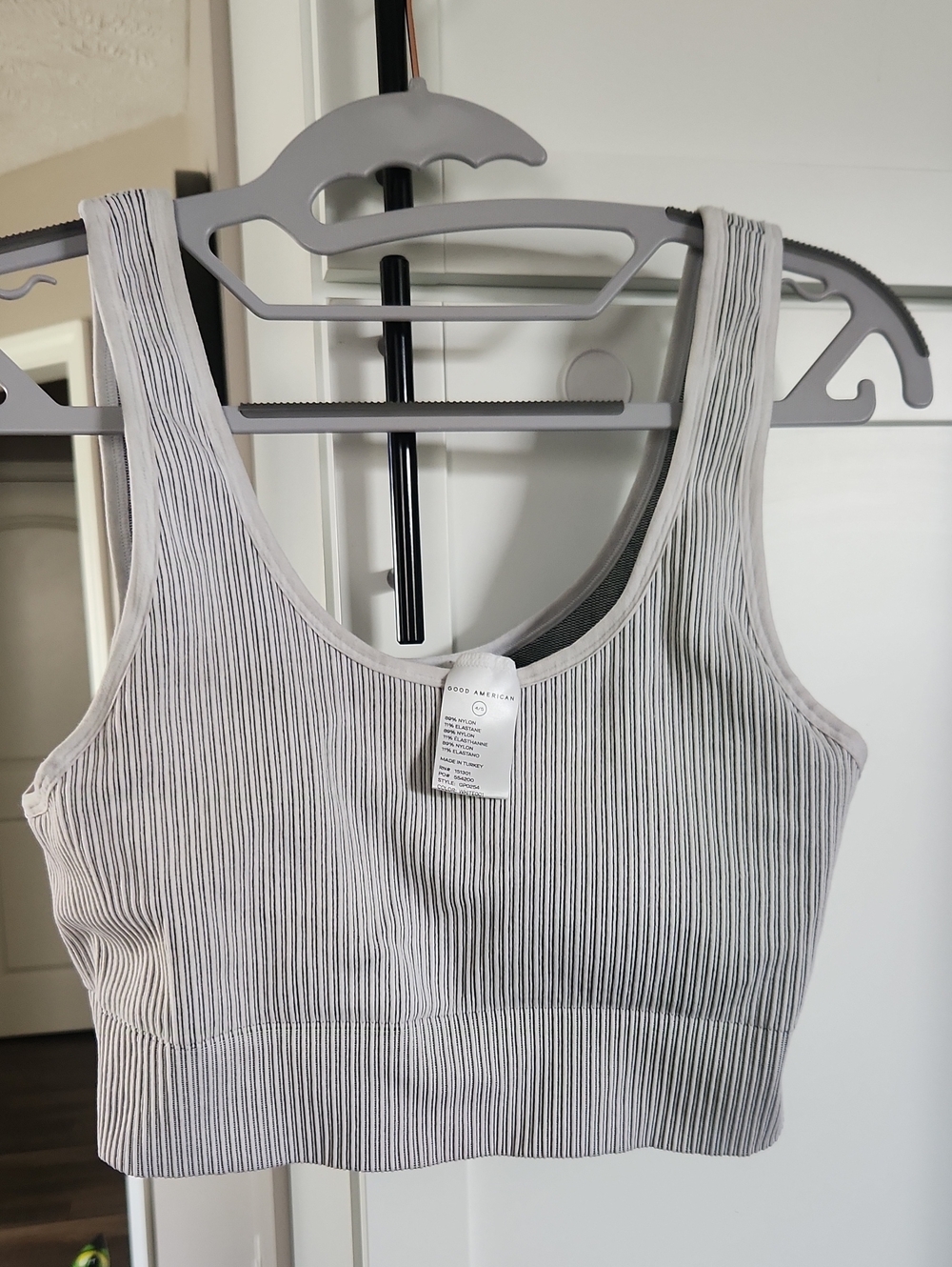 Good American Ribbed Tank Sports Bra in Light Gray & White